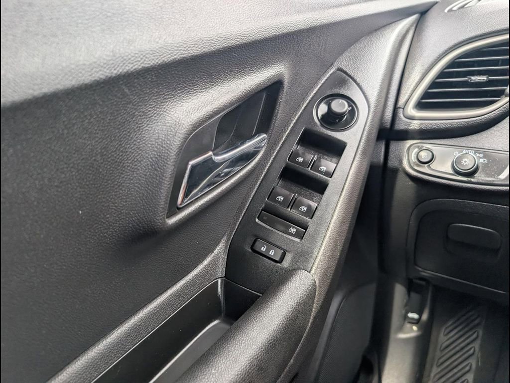 Used 2020 Chevrolet Trax LS w/ Tint and Cruise Package FWD image 19