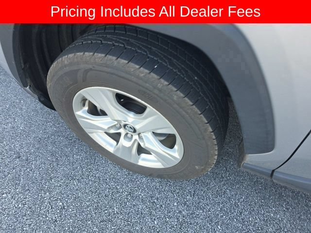 Used 2020 Toyota RAV4 XLE w/ Convenience Package FWD image 6