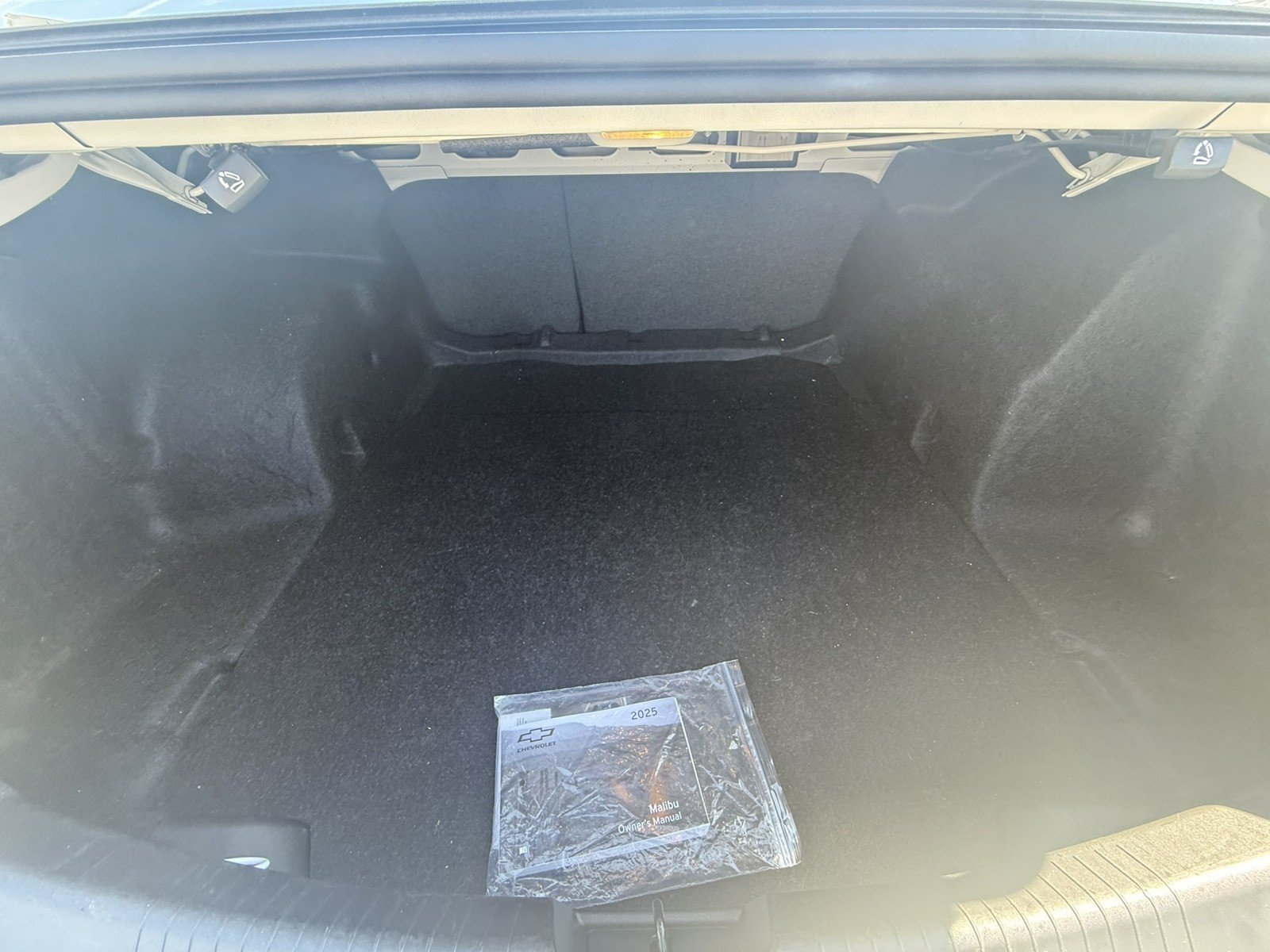 Used 2025 Chevrolet Malibu LT FWD image 28