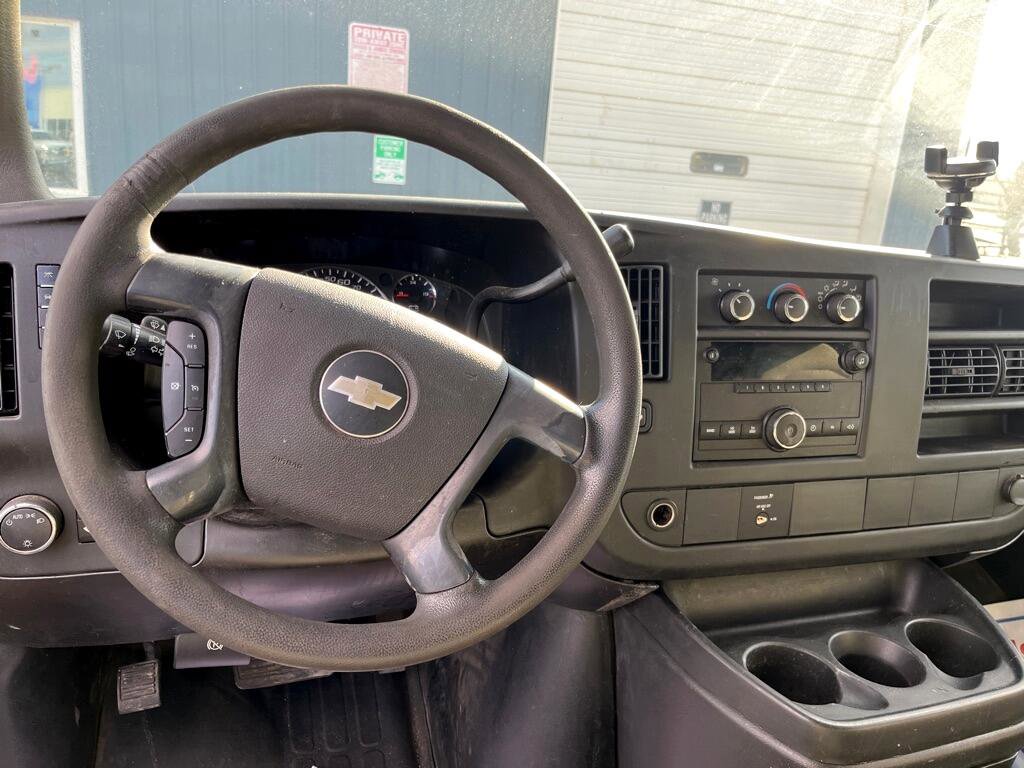 Used 2009 Chevrolet Express 2500 Extended image 11