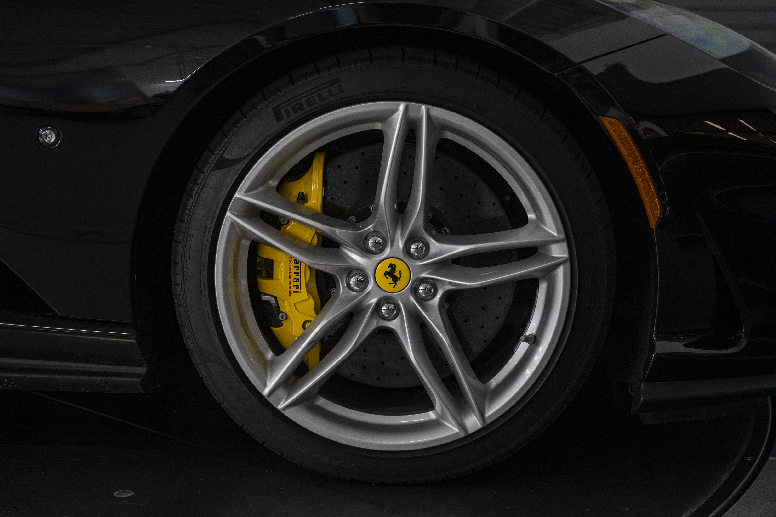 Used 2019 Ferrari 812 Superfast RWD image 16