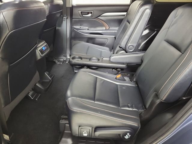 Used 2019 Toyota Highlander XLE FWD image 12