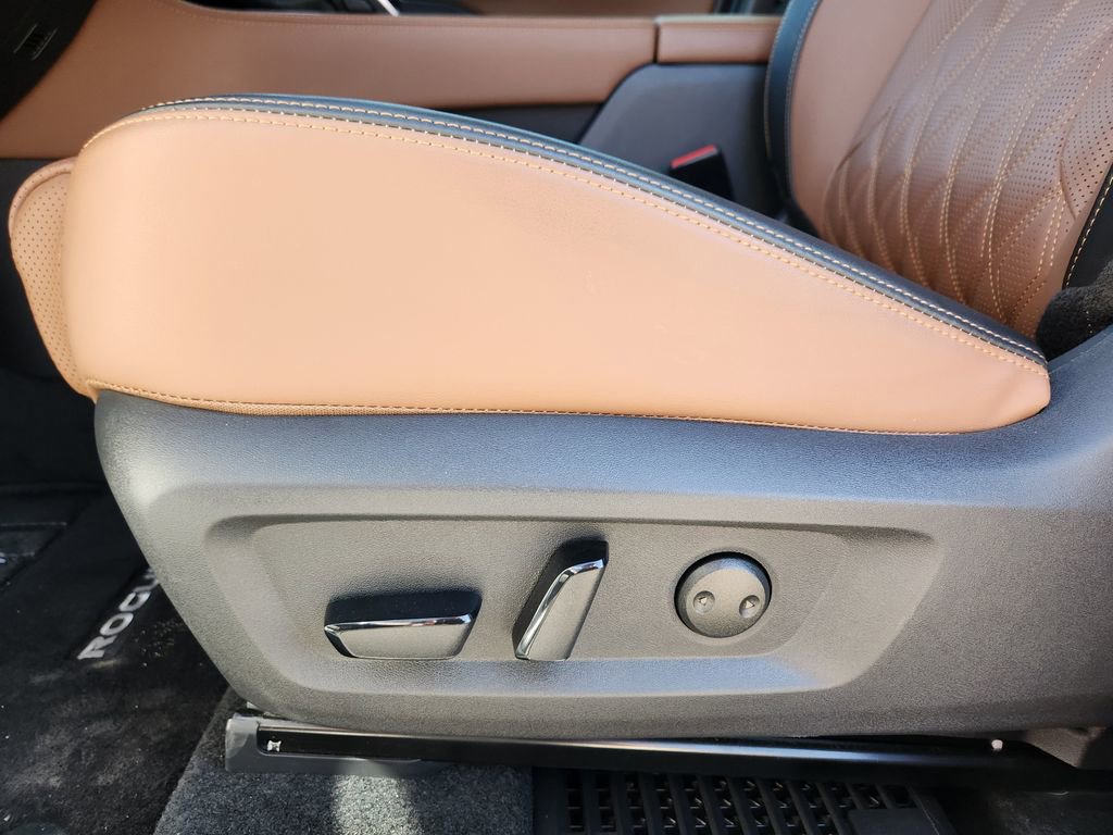 Used 2025 Nissan Rogue Platinum w/ Platinum Premium Package image 22