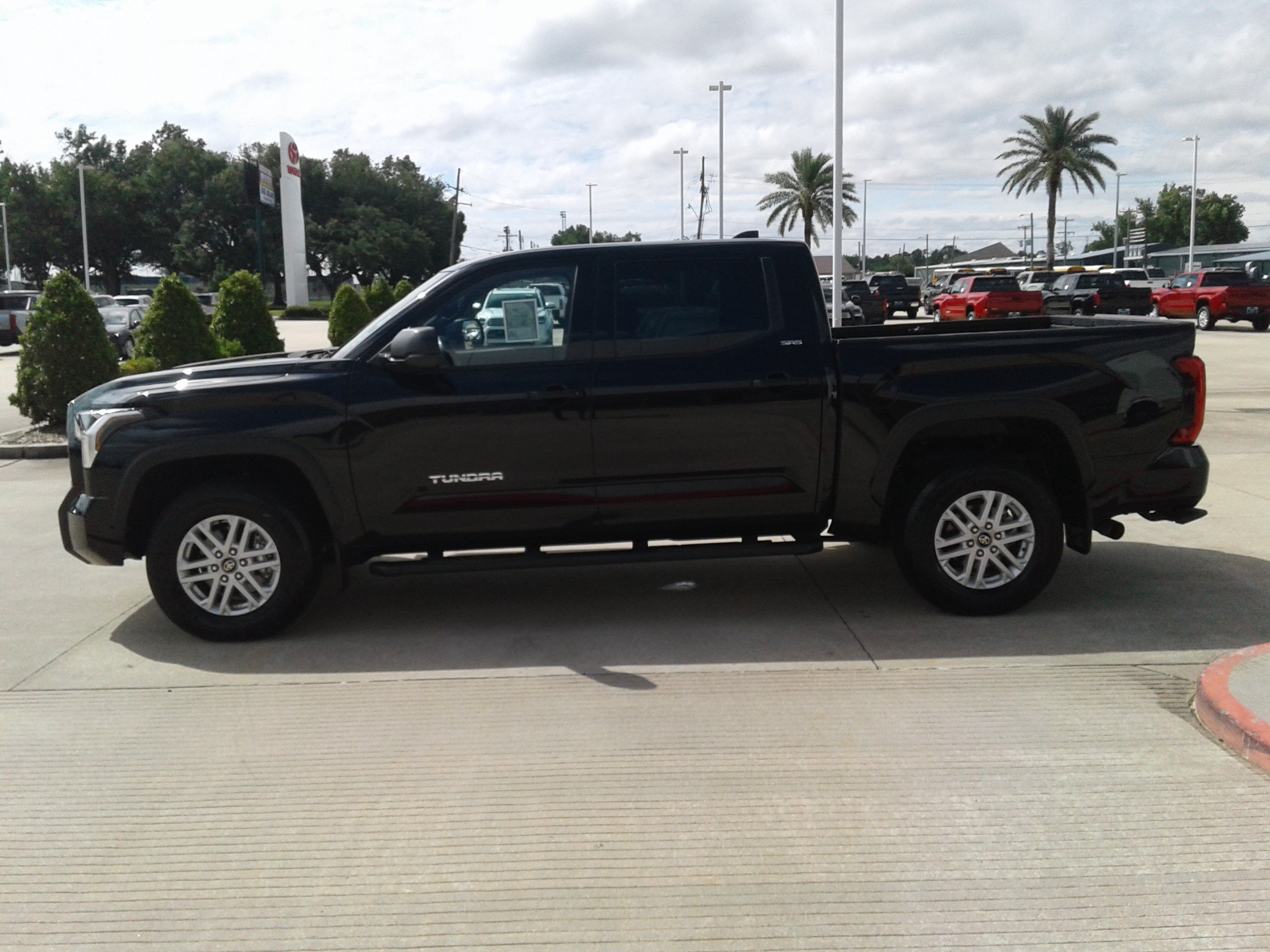 Used 2026 Toyota Tundra SR5 AWD/4WD image 4