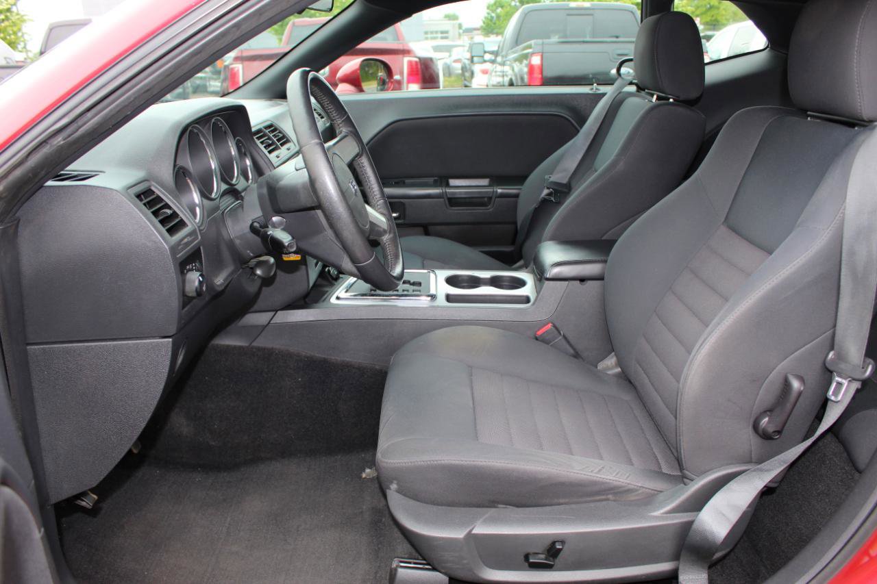 Used 2010 Dodge Challenger SE RWD image 9