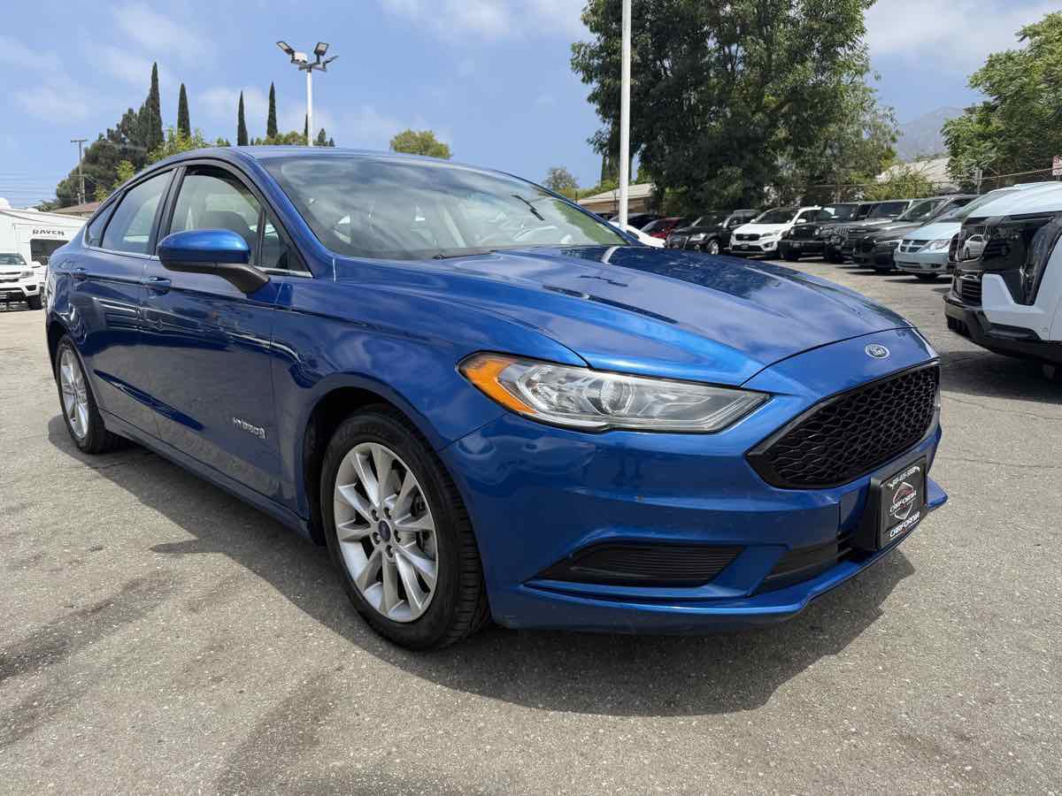 Used 2017 Ford Fusion SE FWD image 1