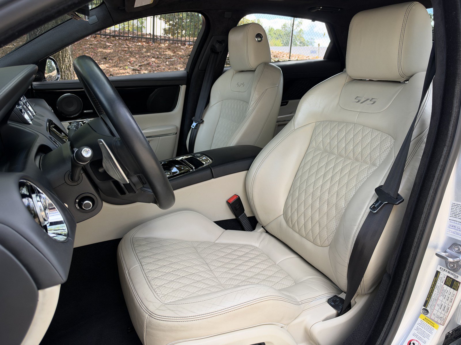 Used 2019 Jaguar XJ R RWD image 16