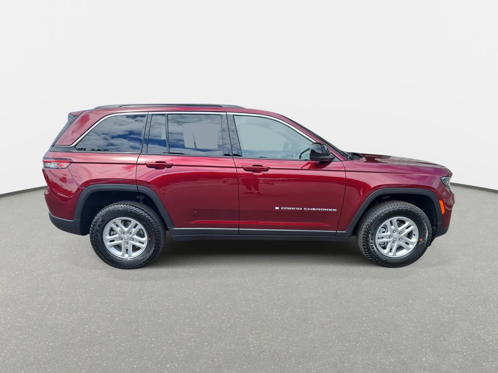 New 2025 Jeep Grand Cherokee Laredo image 4