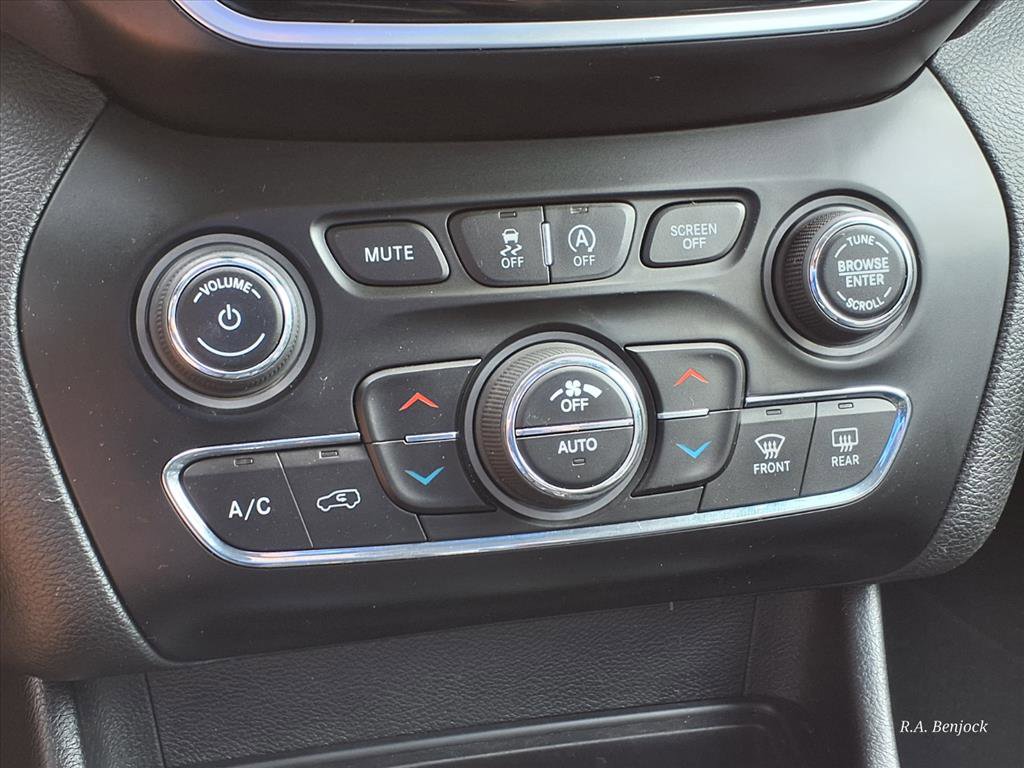 Used 2019 Jeep Cherokee Limited image 11