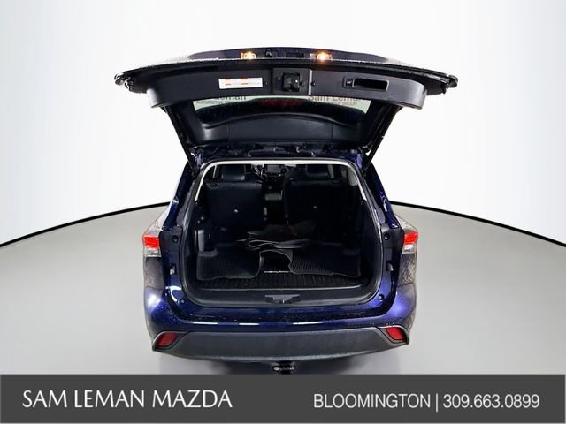 Used 2021 Toyota Highlander XLE AWD/4WD image 25