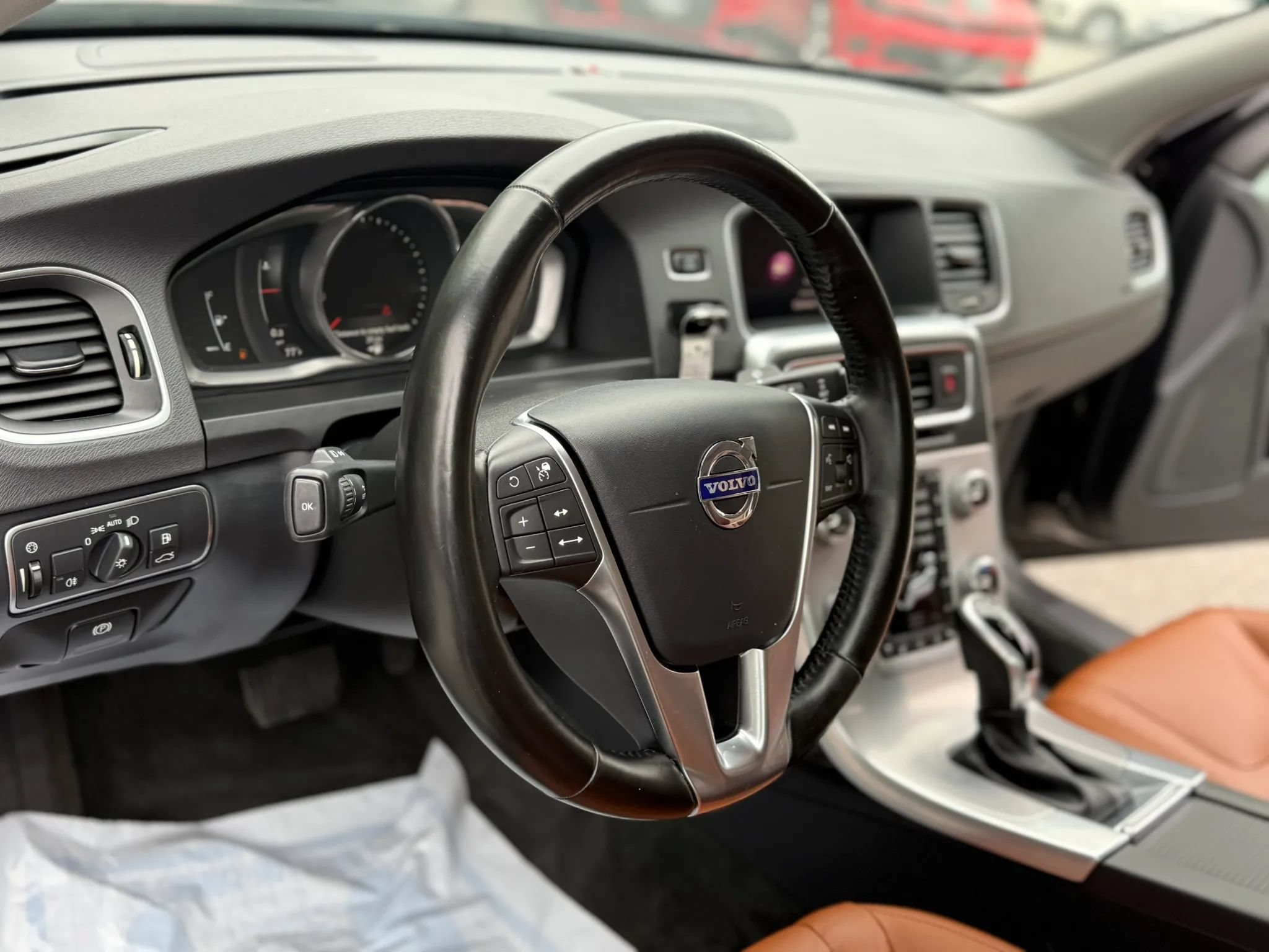 Used 2017 Volvo S60 T5 Inscription Platinum w/ Climate Package AWD/4WD image 9