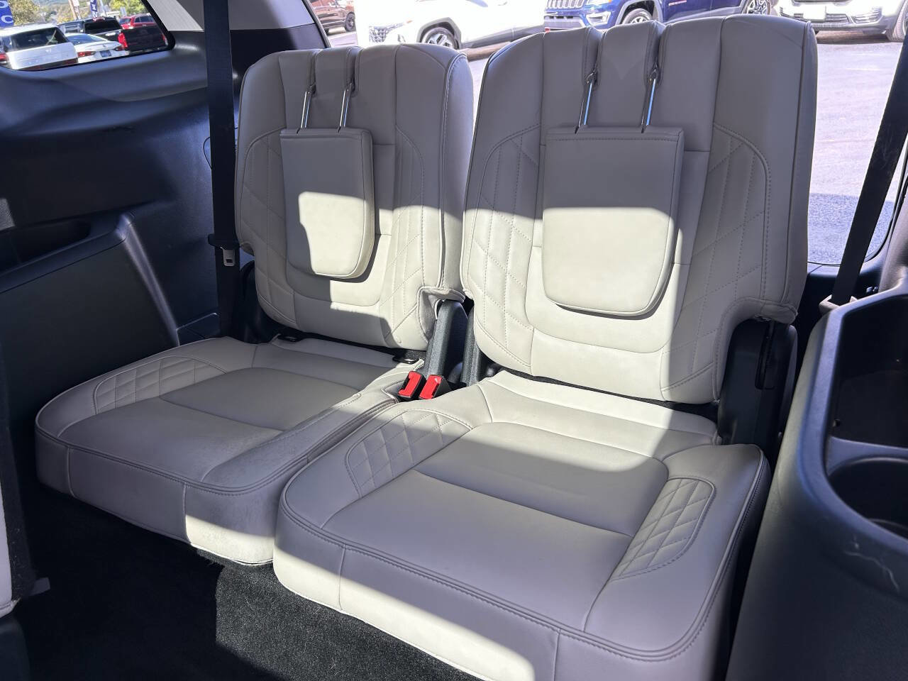 Used 2017 Ford Explorer Platinum image 37