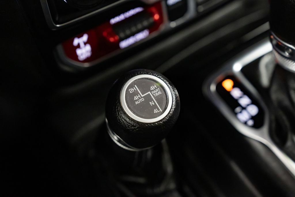 Used 2024 Jeep Wrangler Unlimited image 21