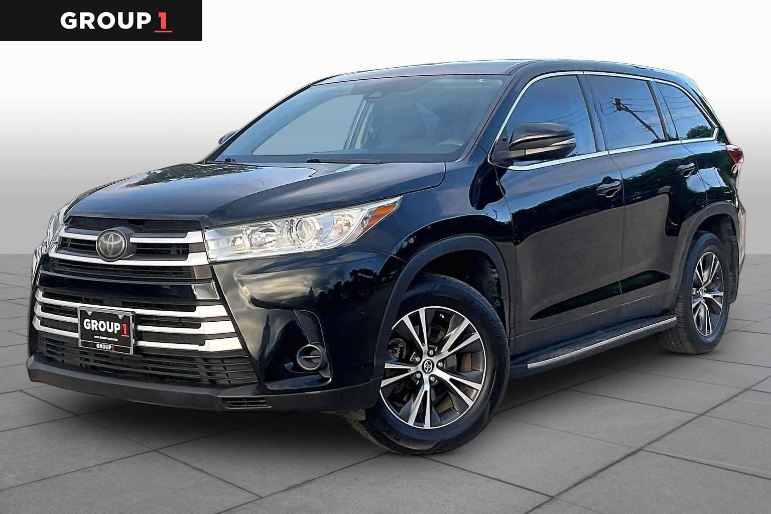 Used 2019 Toyota Highlander LE FWD image 1