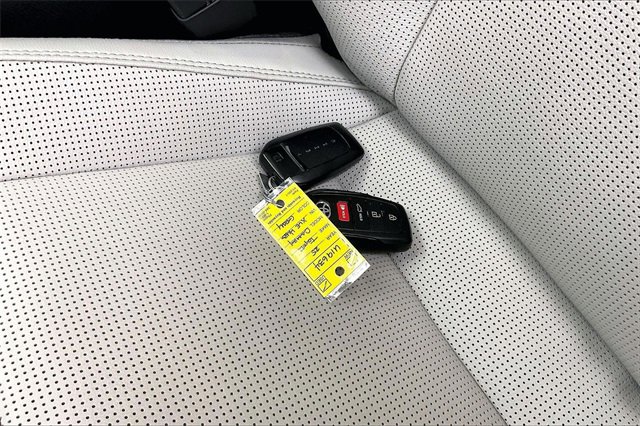 Used 2025 Toyota Camry XLE image 14