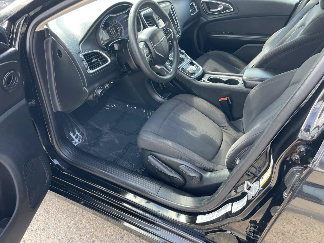 Used 2015 Chrysler 200 Limited FWD image 28