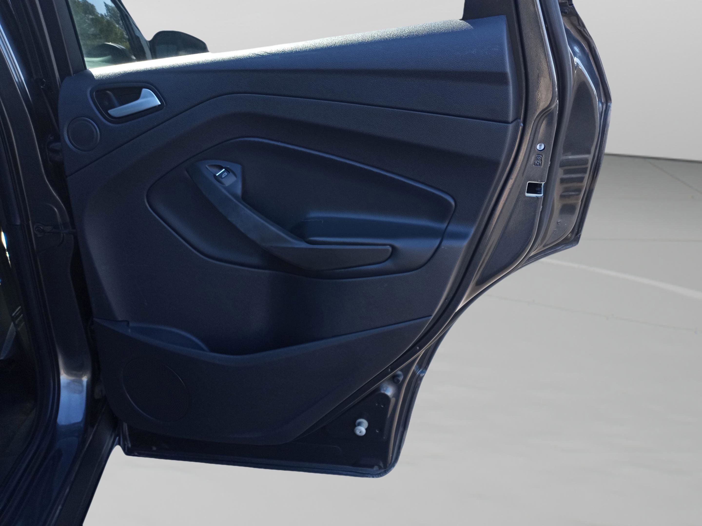 Used 2017 Ford Escape Titanium image 37