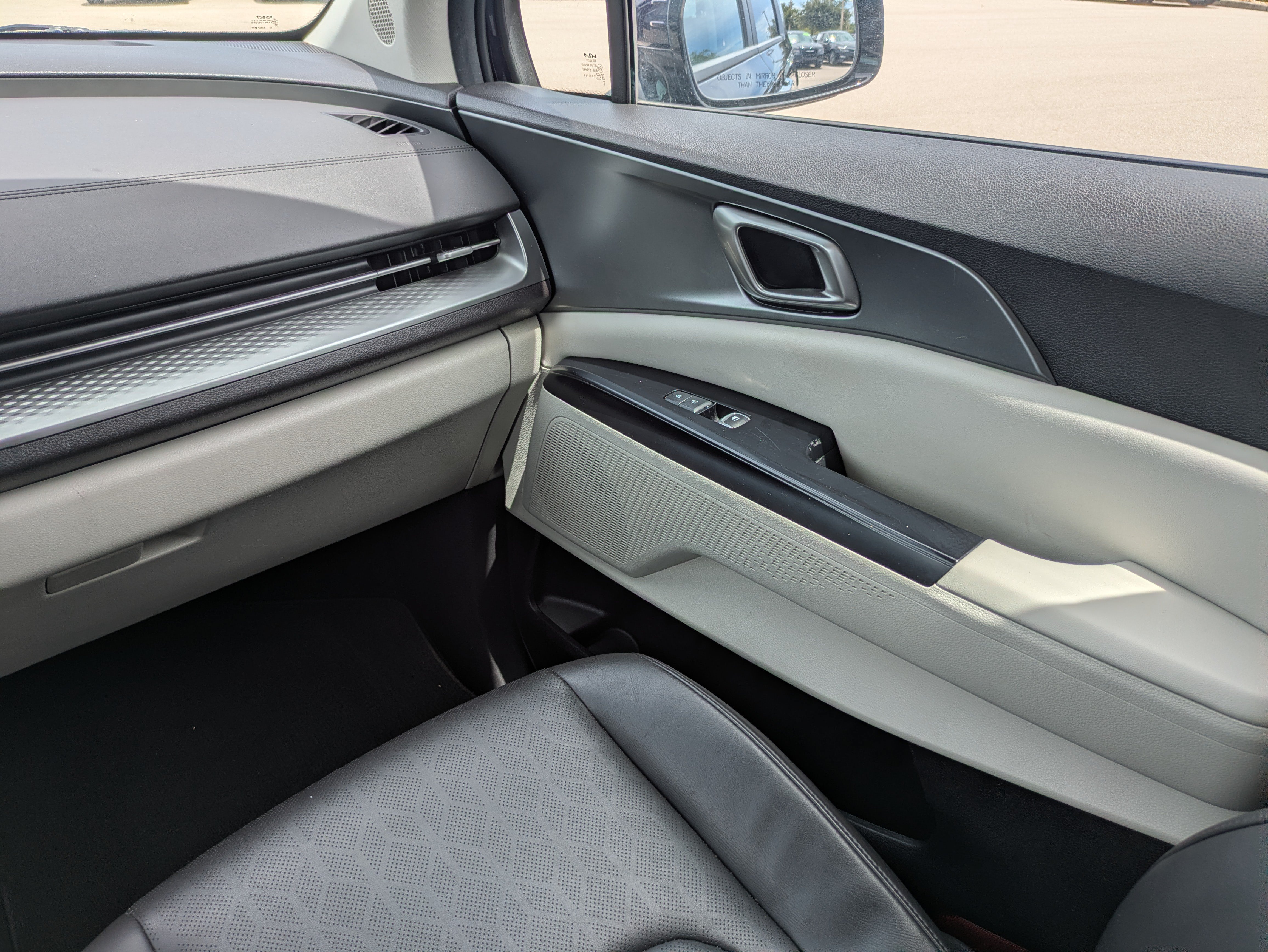 Certified 2024 Kia Carnival LX FWD image 17