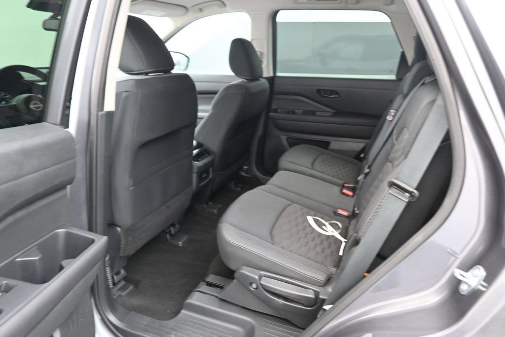 Used 2025 Nissan Pathfinder SV FWD image 17