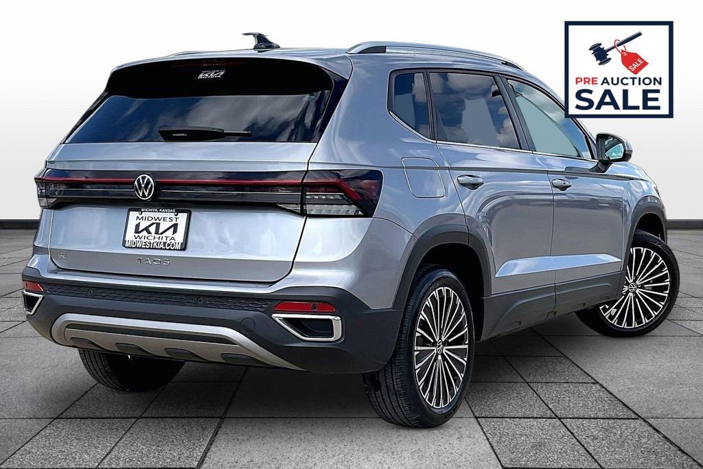Used 2025 Volkswagen Taos SE FWD image 13
