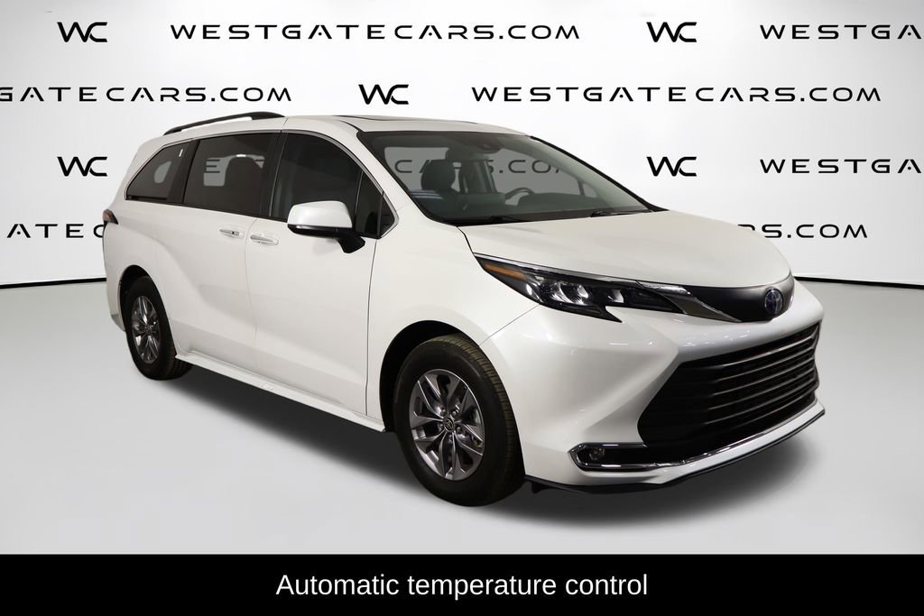 Used 2024 Toyota Sienna XLE image 4