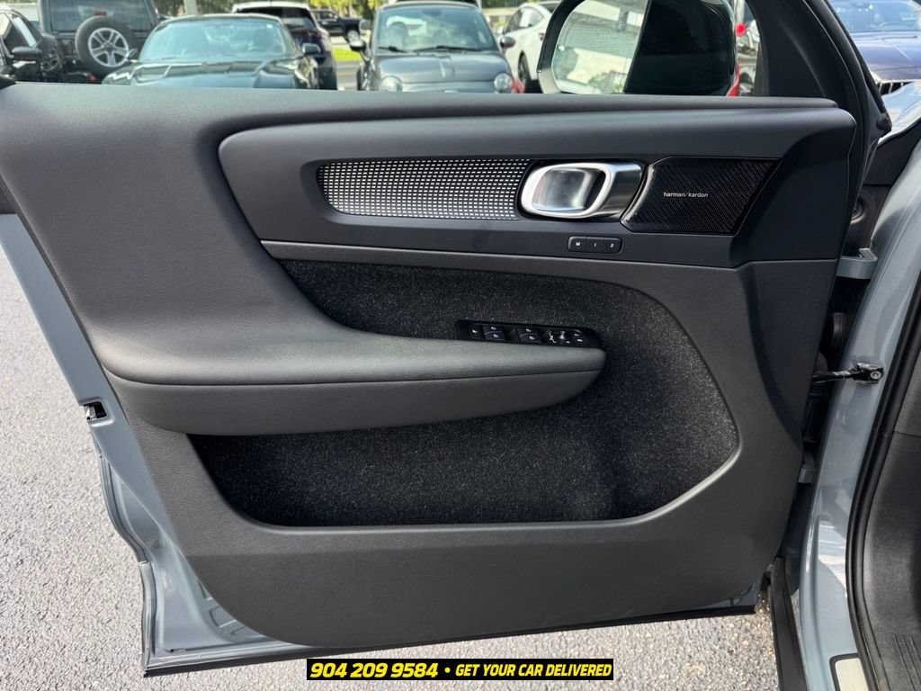 Used 2022 Volvo XC40 T5 R-Design w/ Climate Package AWD/4WD image 23