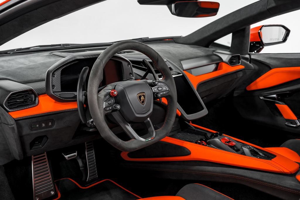 Used 2024 Lamborghini Revuelto AWD/4WD image 11