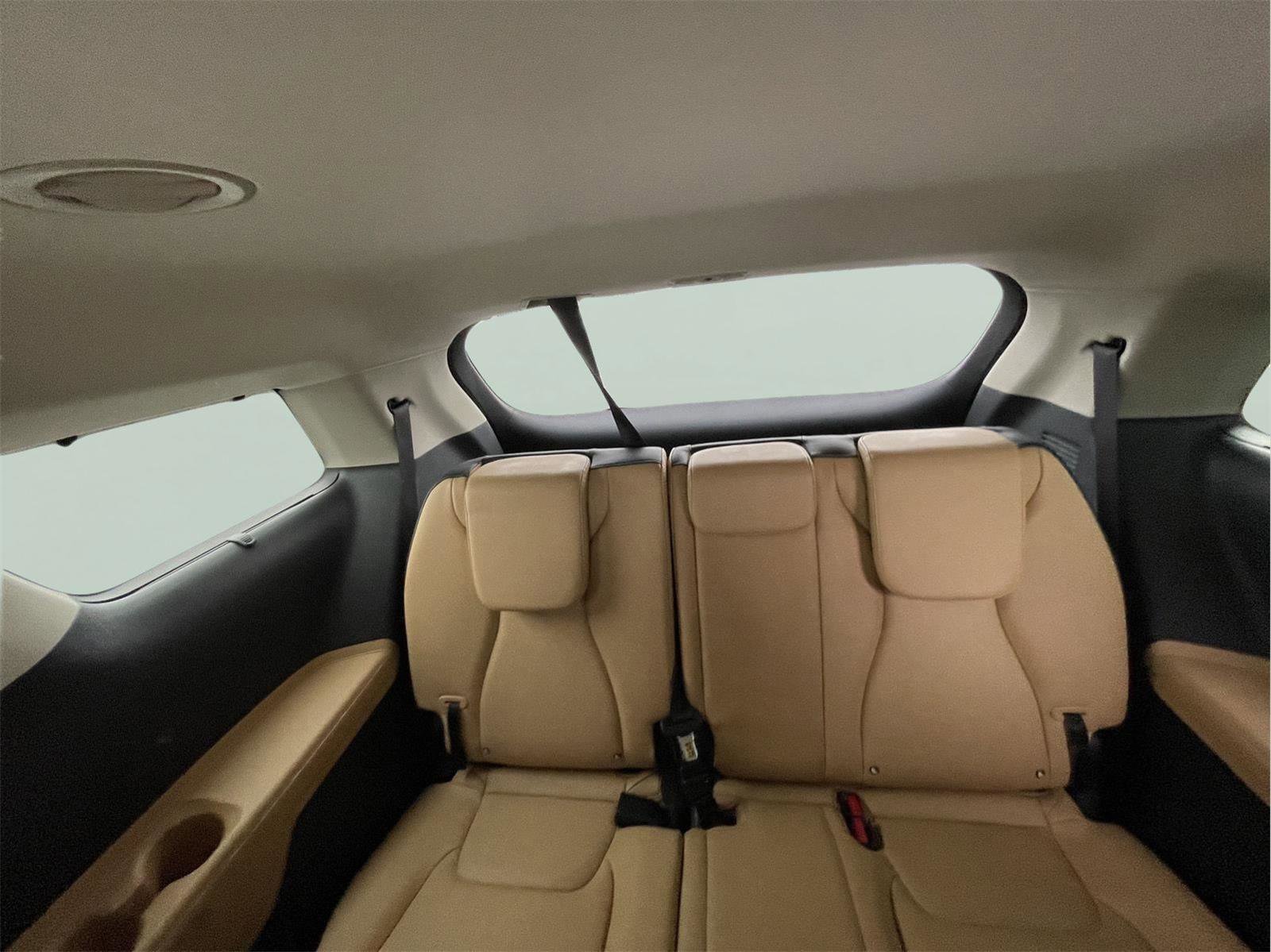 Used 2023 Kia Carnival EX image 17