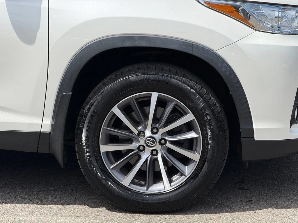 Used 2019 Toyota Highlander XLE AWD/4WD image 12
