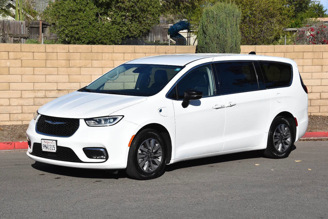 Used 2024 Chrysler Pacifica Limited FWD image 14