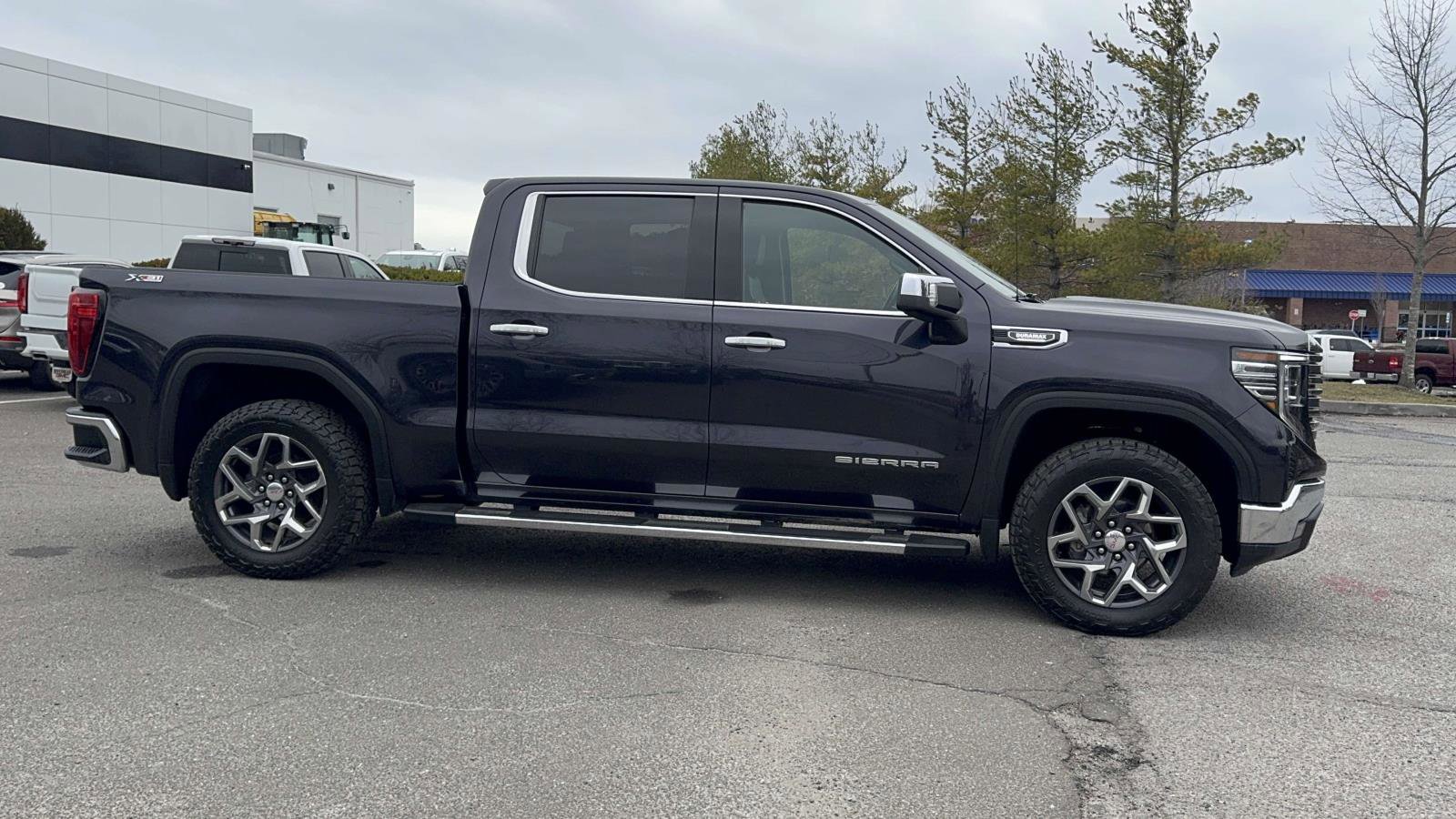 Used 2023 GMC Sierra 1500 SLT w/ SLT Premium Package AWD/4WD image 3