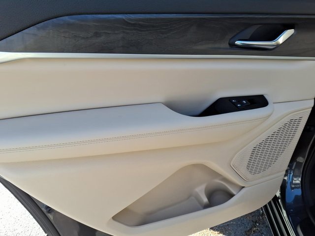 New 2025 Jeep Grand Cherokee L Limited image 11