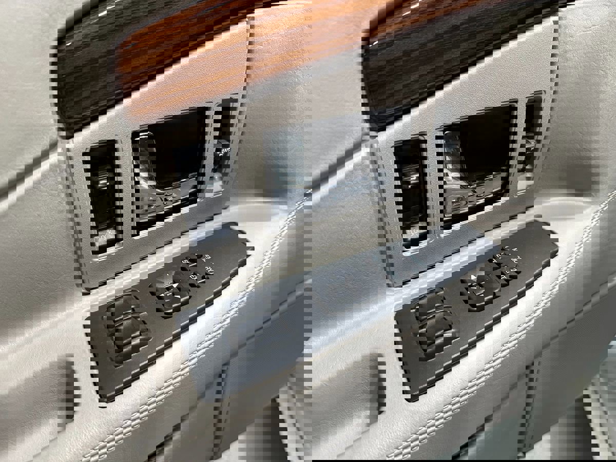 Used 2002 Cadillac Eldorado Touring w/ Preffered Equipment Group FWD image 17