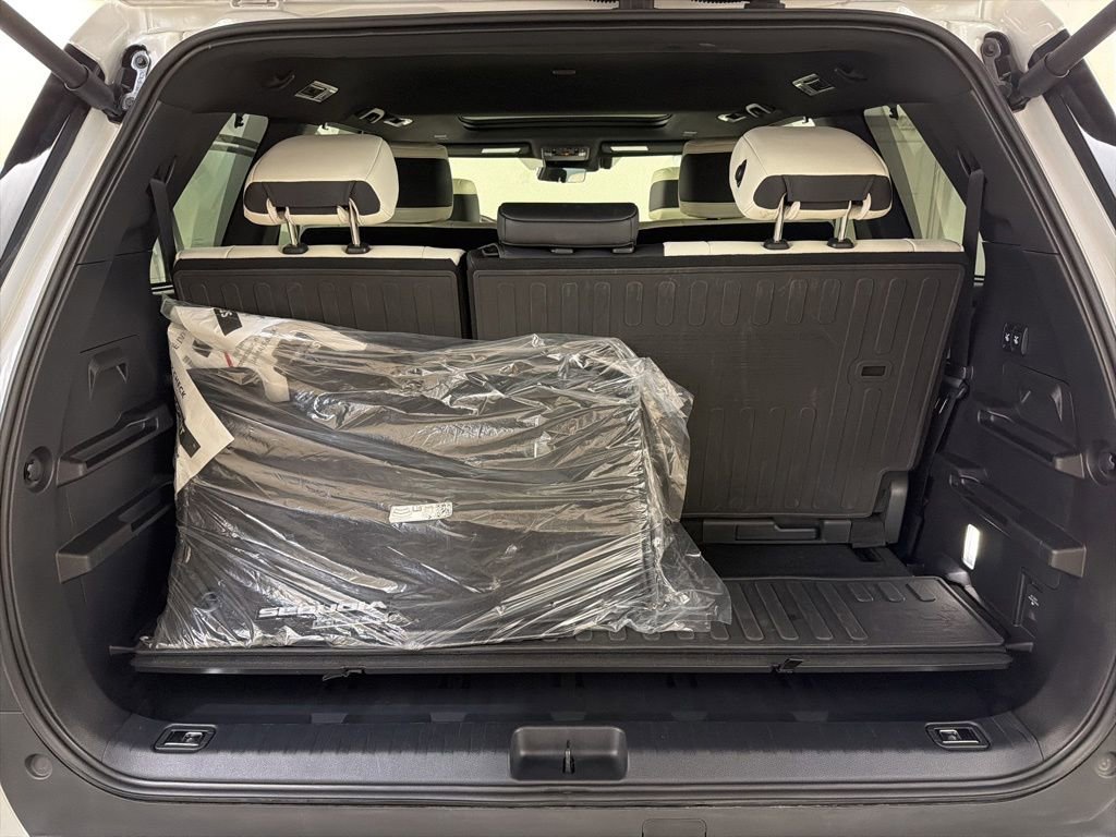 Used 2025 Toyota Sequoia Capstone AWD/4WD image 41