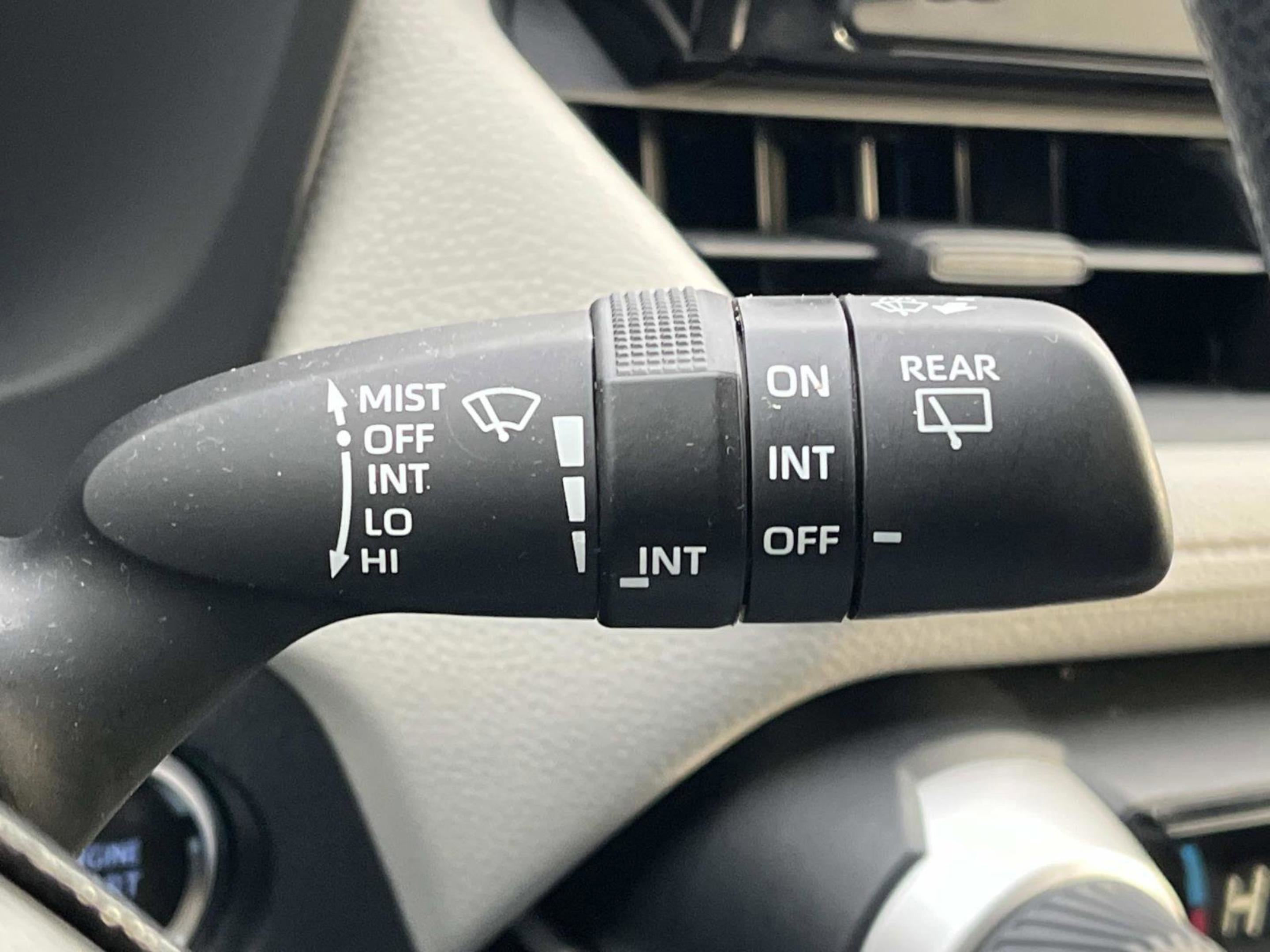 Used 2019 Toyota RAV4 XLE w/ Phone Cable & Charge Package image 39
