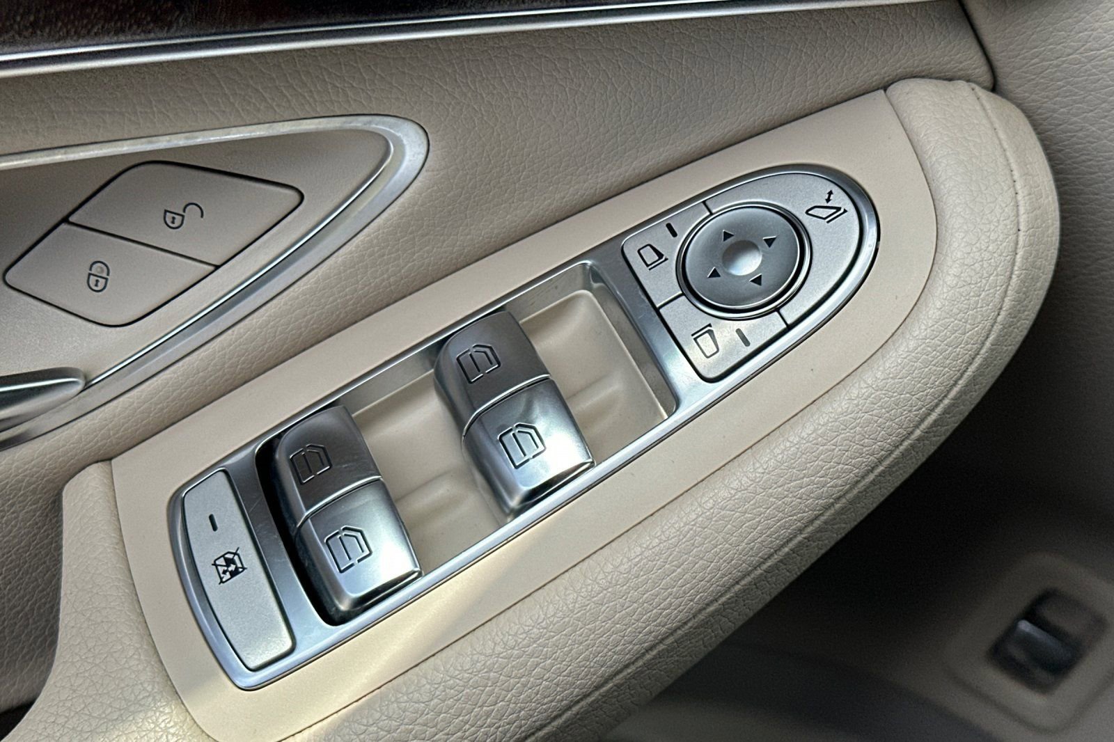 Used 2019 Mercedes-Benz GLC 300 4MATIC image 15