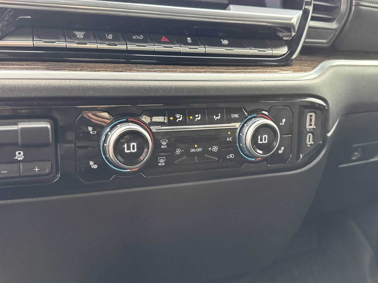 Used 2025 GMC Sierra 3500 SLE w/ SLE Value Package image 27