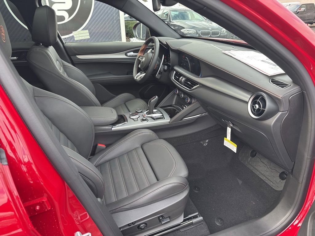 New 2025 Alfa Romeo Stelvio Sprint image 21