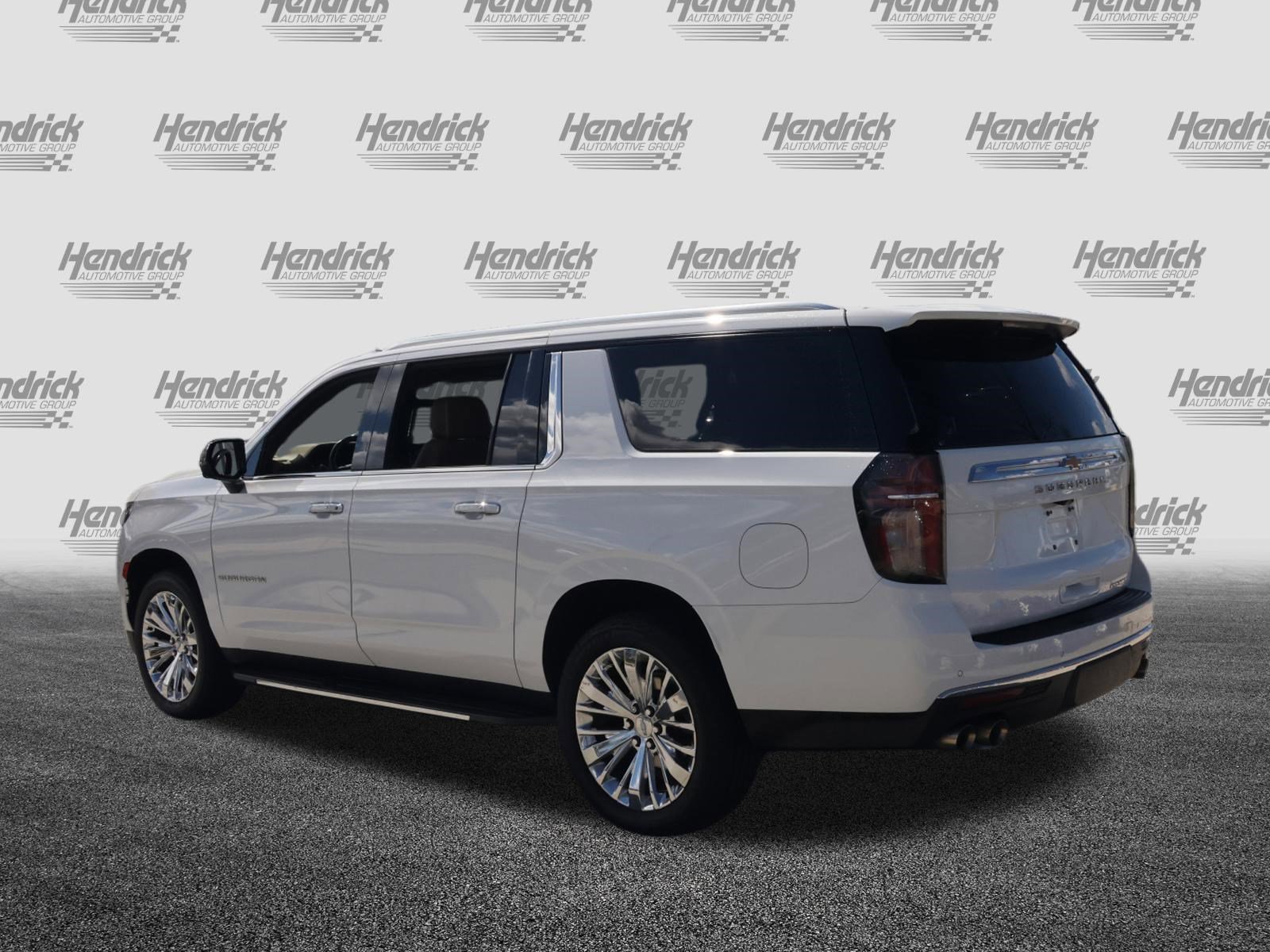 Used 2021 Chevrolet Suburban Premier w/ Premium Package image 7
