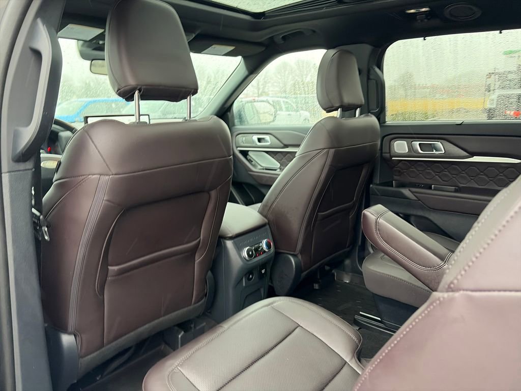 Used 2025 Ford Explorer Platinum w/ LUX Leather Package AWD/4WD image 31
