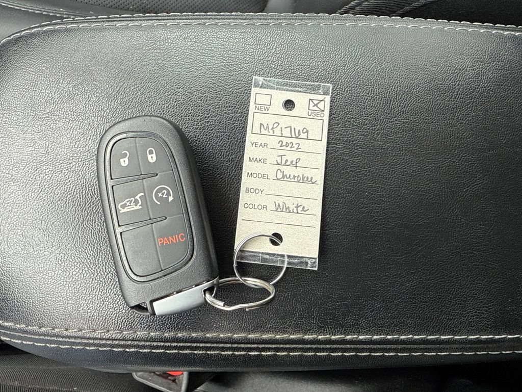 Used 2022 Jeep Cherokee Latitude Lux FWD image 45