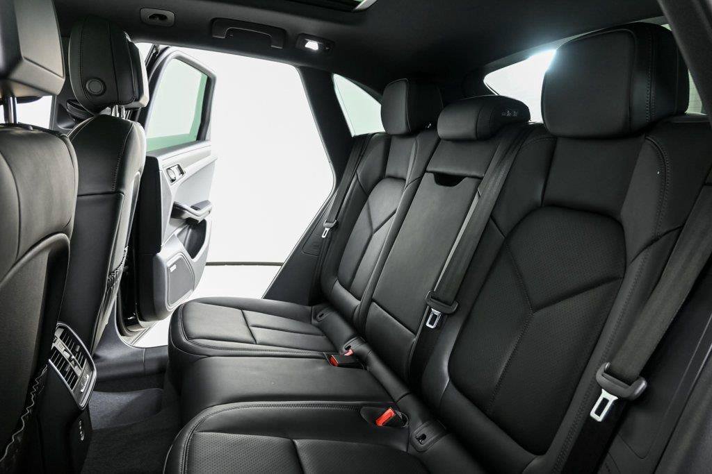 New 2026 Porsche Macan AWD/4WD image 21
