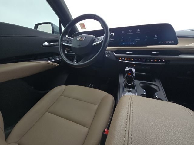 Used 2024 Cadillac XT4 Luxury w/ Cold Weather Package image 29