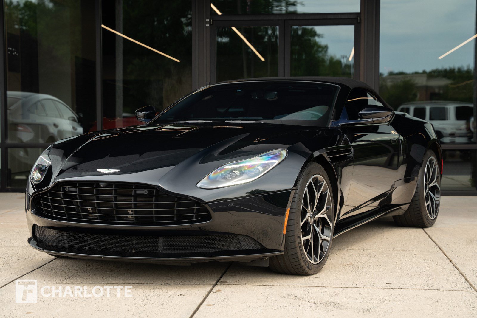 Used 2019 Aston Martin DB11 Volante RWD image 6