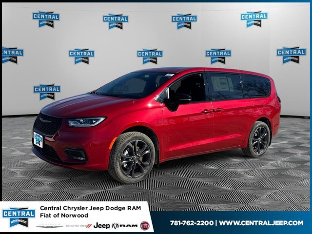 New 2026 Chrysler Pacifica Select