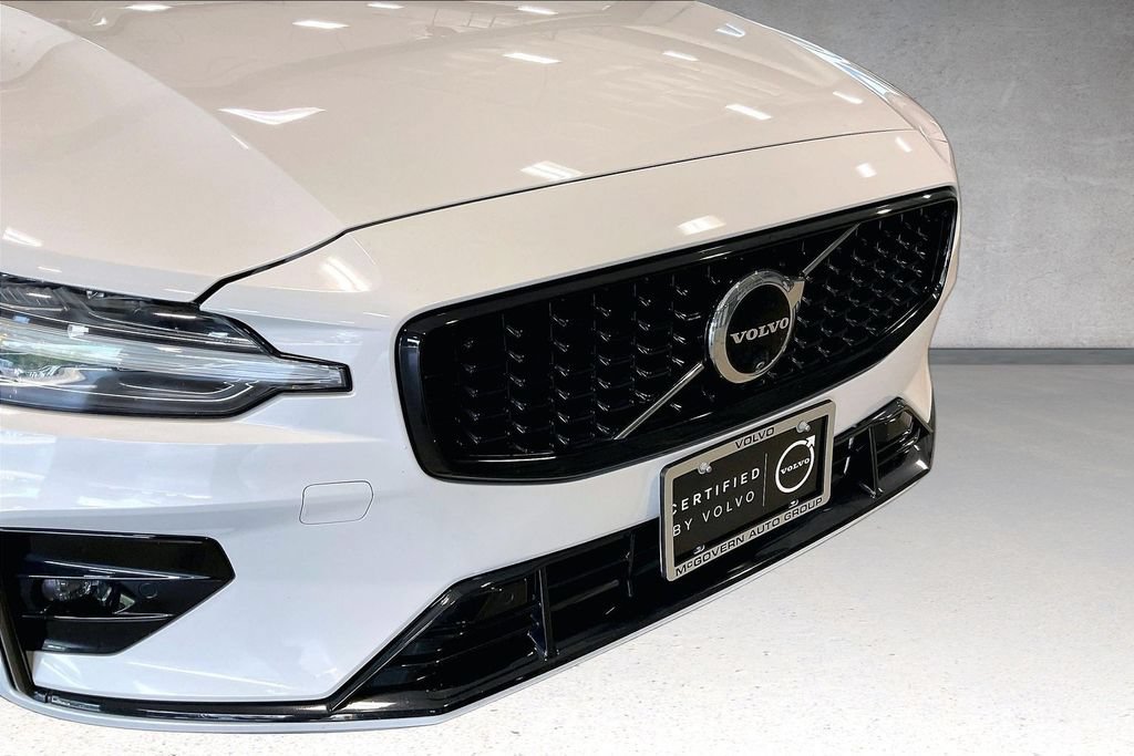 Certified 2025 Volvo S60 B5 Plus AWD/4WD image 33