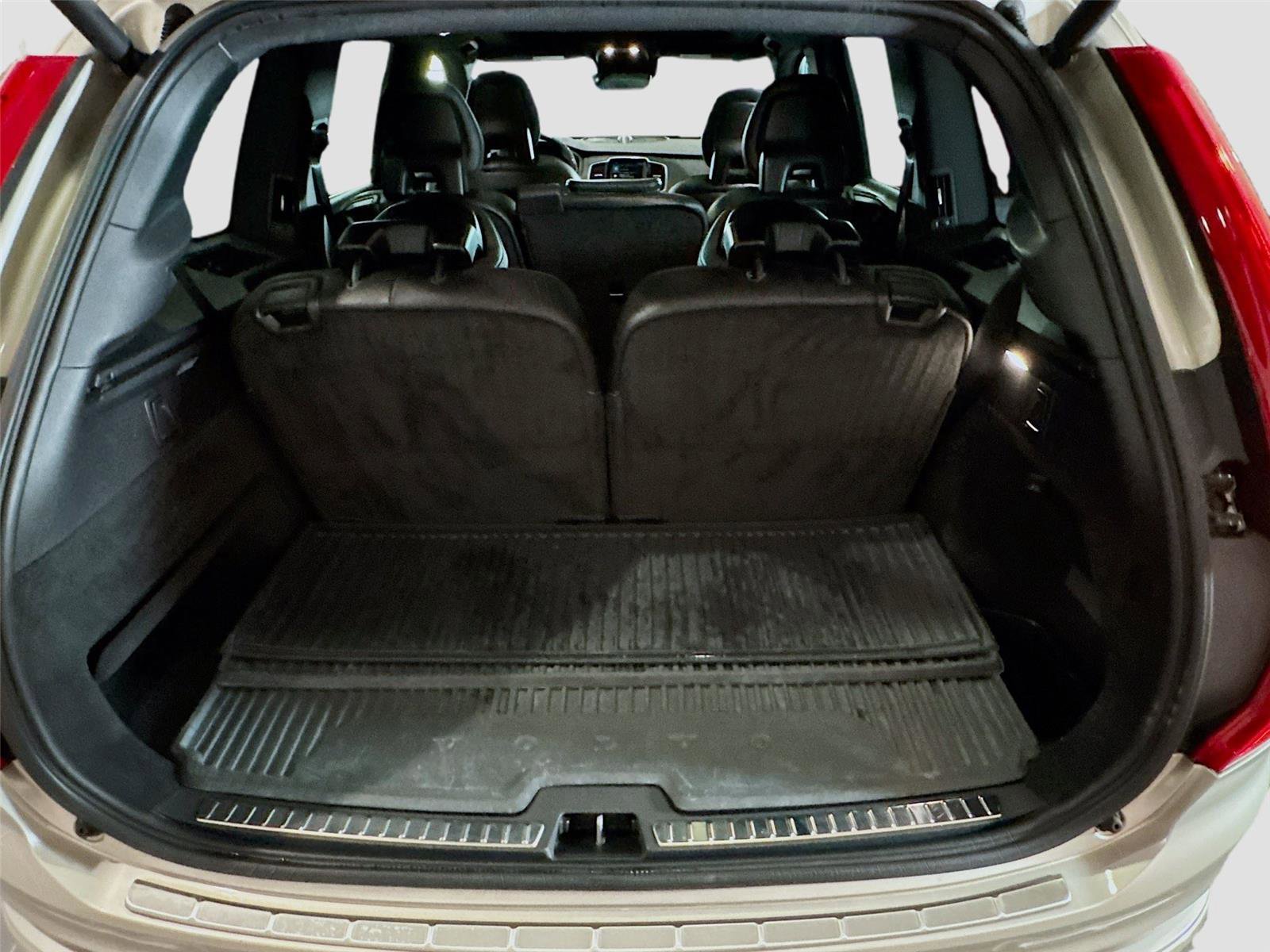 Used 2017 Volvo XC90 T6 Momentum w/ Vision Package image 19