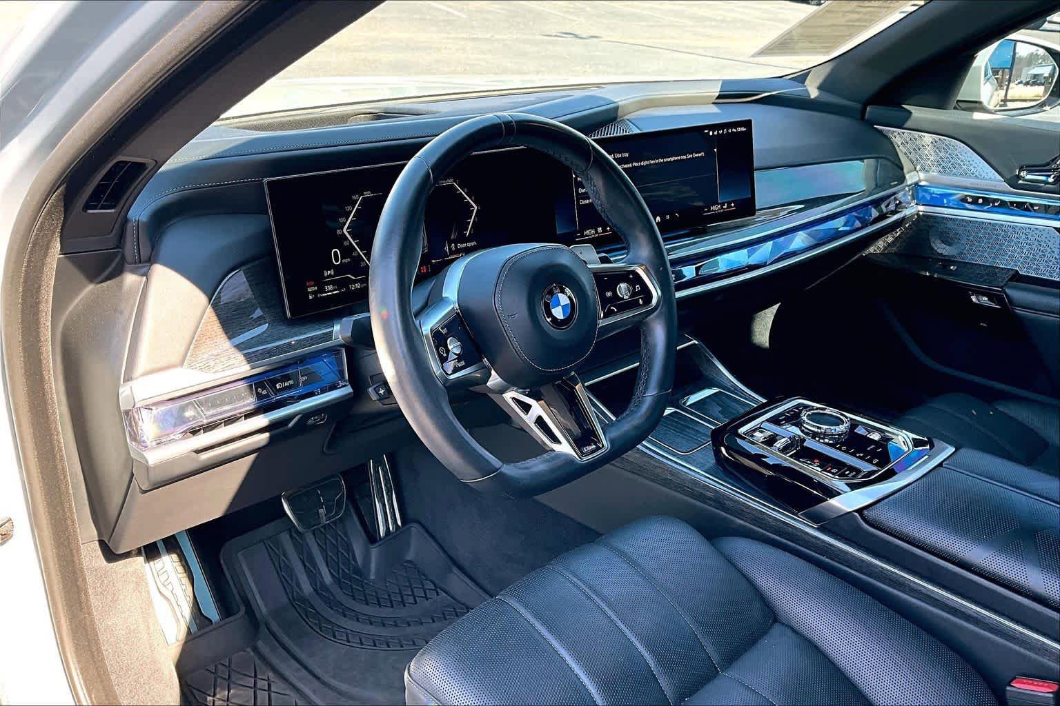 Used 2023 BMW 760i xDrive w/ Executive Package image 18