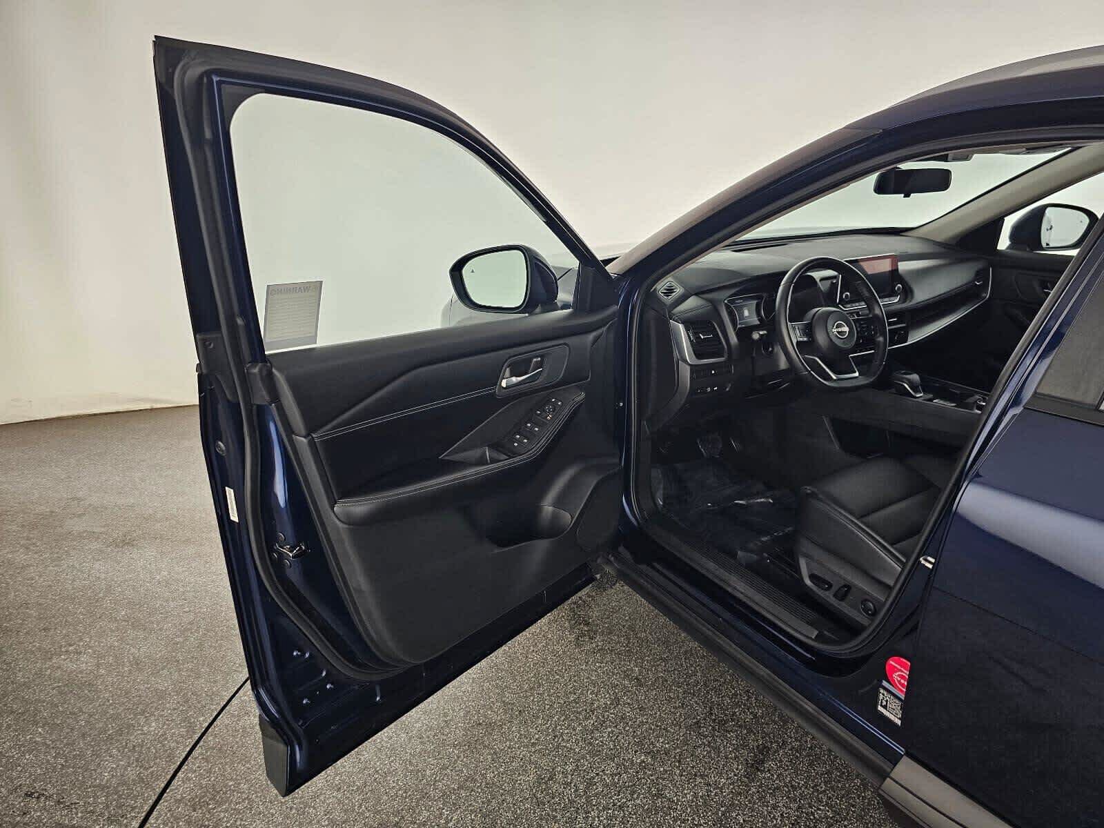 Used 2024 Nissan Rogue SV w/ SV Premium Package AWD/4WD image 19
