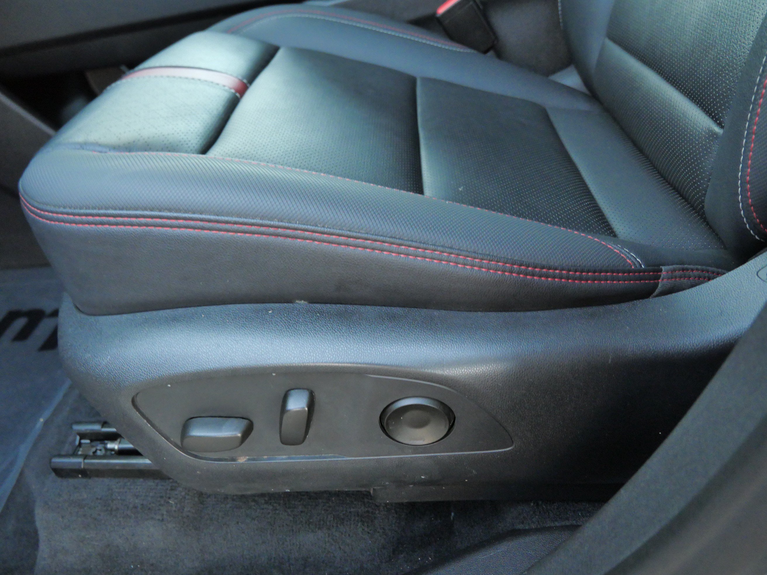 Used 2024 Chevrolet Traverse RS w/ LPO, Floor Liner Package AWD/4WD image 20